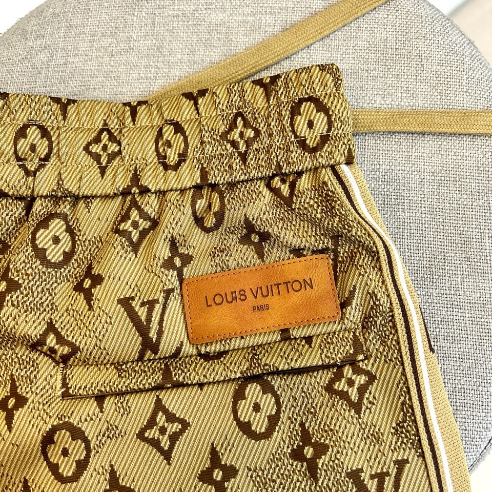 Lv、2025ss夏季新品发售，经典logo标识时尚休闲运动五分裤/短裤！甄选客供定制材质，平整简约，亲