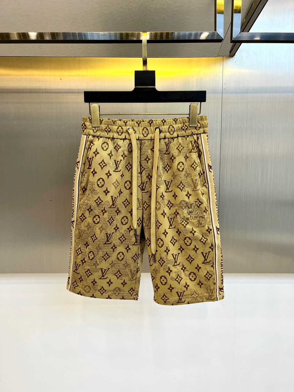 Lv、2025ss夏季新品发售，经典logo标识时尚休闲运动五分裤/短裤！甄选客供定制材质，平整简约，亲