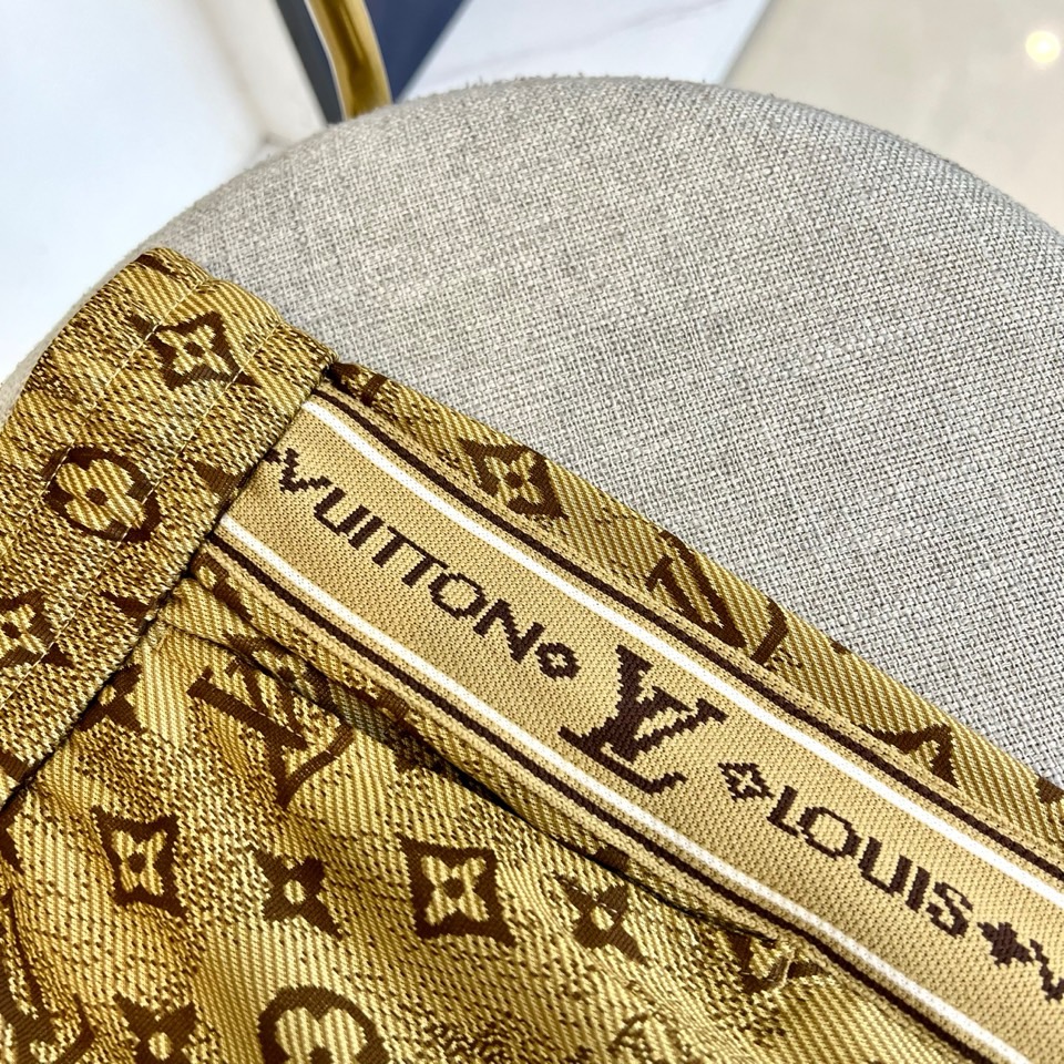 Lv、2025ss夏季新品发售，经典logo标识时尚休闲运动五分裤/短裤！甄选客供定制材质，平整简约，亲