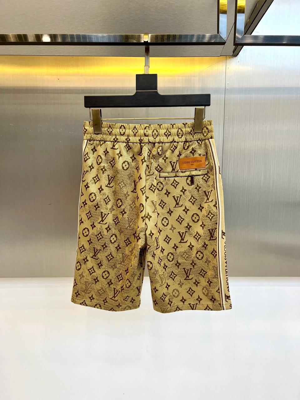 Lv、2025ss夏季新品发售，经典logo标识时尚休闲运动五分裤/短裤！甄选客供定制材质，平整简约，亲