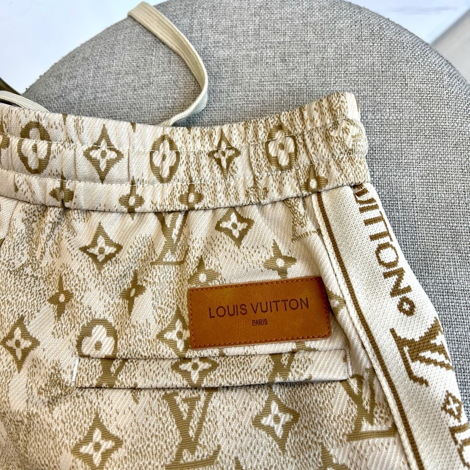 Lv、2025ss夏季新品发售，经典logo标识时尚休闲运动五分裤/短裤！甄选客供定制材质，平整简约，亲