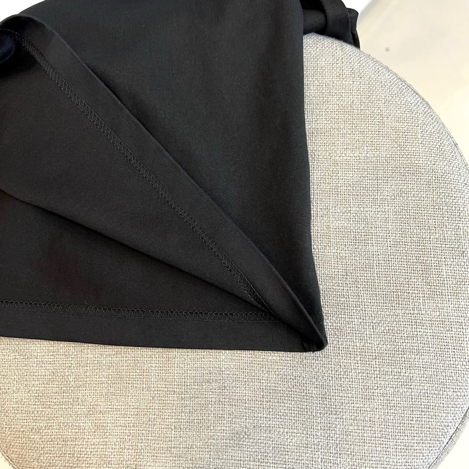 巴黎世家、2025新款男短袖T恤，选用客供进口32支/紧密100%棉双纱255g重精硫棉材质，面料织纹平