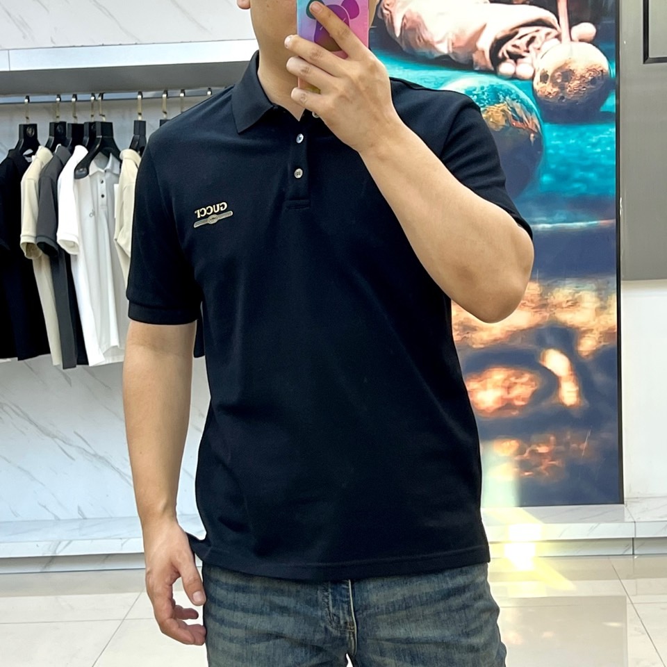 Gucci、2025s经典标志性Logo点缀元素 经典时尚翻领 Polo衫短袖 ，贸易公司渠道订单，简约