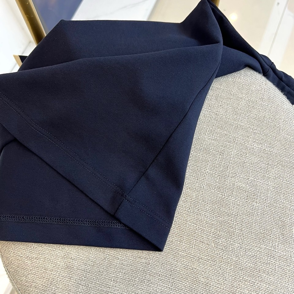 始祖鸟、2025春夏新品发售！男士夏季翻领Polo短袖T恤，此款为顶级珠地丝光棉面料，透气舒适设计元素非