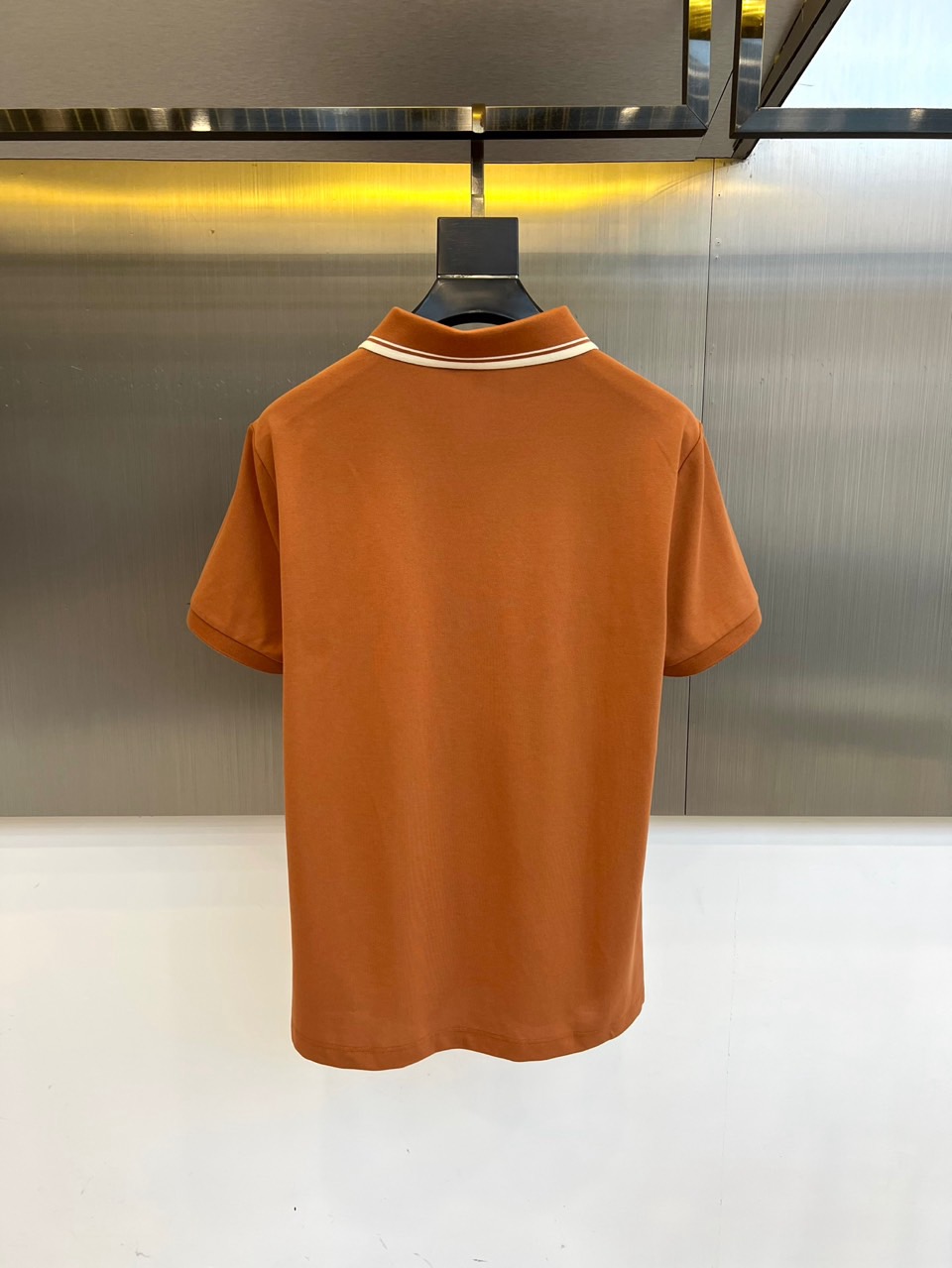 始祖鸟、2025春夏新品发售！男士夏季翻领Polo短袖T恤，此款为顶级珠地丝光棉面料，透气舒适设计元素非