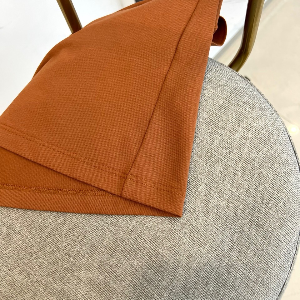 始祖鸟、2025春夏新品发售！男士夏季翻领Polo短袖T恤，此款为顶级珠地丝光棉面料，透气舒适设计元素非