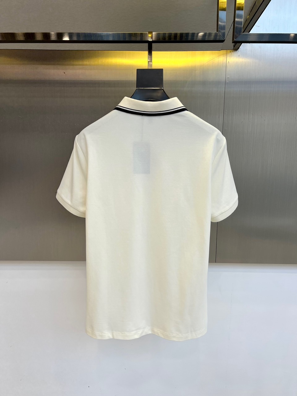 始祖鸟、2025春夏新品发售！男士夏季翻领Polo短袖T恤，此款为顶级珠地丝光棉面料，透气舒适设计元素非