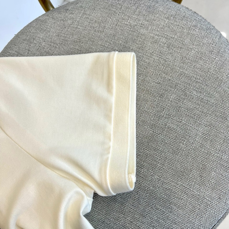 始祖鸟、2025春夏新品发售！男士夏季翻领Polo短袖T恤，此款为顶级珠地丝光棉面料，透气舒适设计元素非