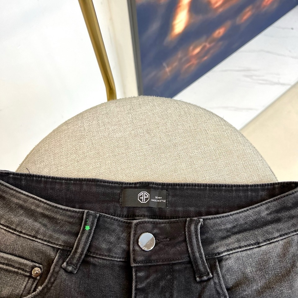 PP、2025秋冬新款男士五口袋牛仔裤，（抢先发售）面料含有莱卡莱卡纤维，随身而动，忠于原有衣形，融入弹