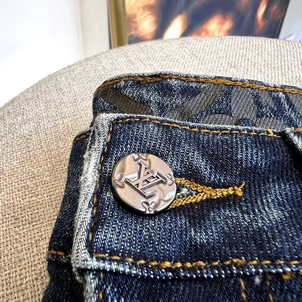 1v、2025秋冬新款男士五口袋牛仔裤，（抢先发售）面料含有莱卡莱卡纤维，随身而动，忠于原有衣形，融入弹