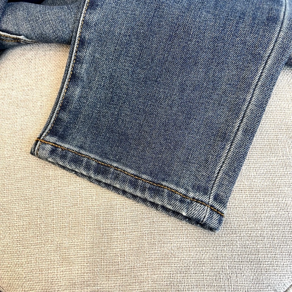 1v、2025秋冬新款男士五口袋牛仔裤，（抢先发售）面料含有莱卡莱卡纤维，随身而动，忠于原有衣形，融入弹