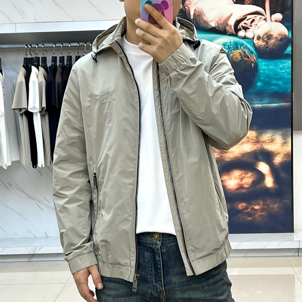 Bur巴宝莉、2025FW秋冬男士连帽夹克男装外套，休闲日常穿搭单品！上身修饰身形、将时装美学和新都市商