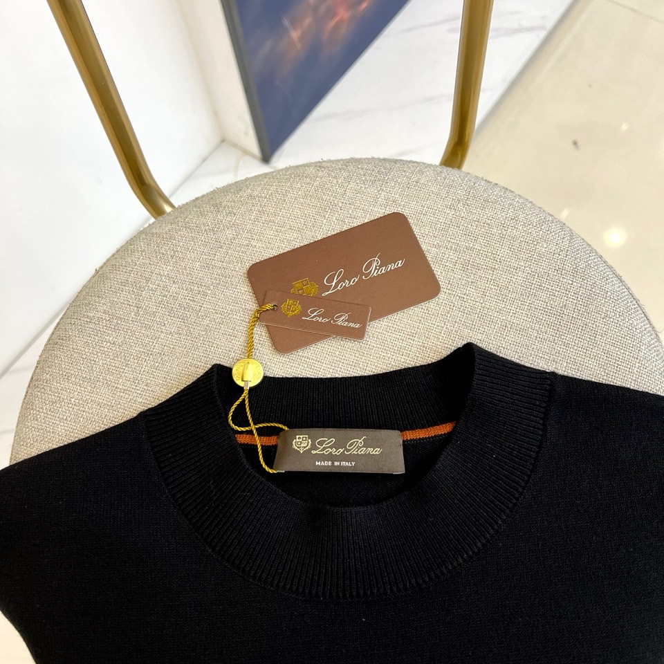 lP🆕、25FW/新品圆领套头羊毛衫，定制抗起球精细绵羊毛，腈纶29.3%聚酯纤维27.1%莱赛尔纤维2