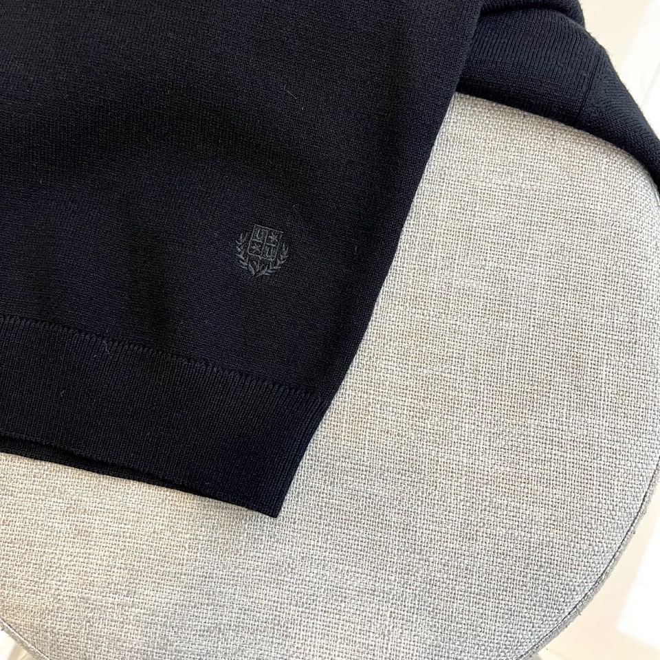 lP🆕、25FW/新品圆领套头羊毛衫，定制抗起球精细绵羊毛，腈纶29.3%聚酯纤维27.1%莱赛尔纤维2
