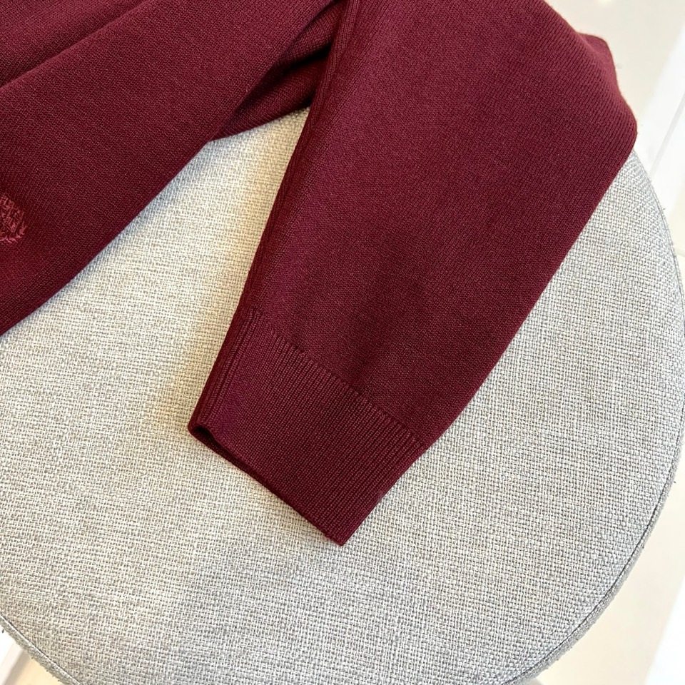 lP🆕、25FW/新品圆领套头羊毛衫，定制抗起球精细绵羊毛，腈纶29.3%聚酯纤维27.1%莱赛尔纤维2