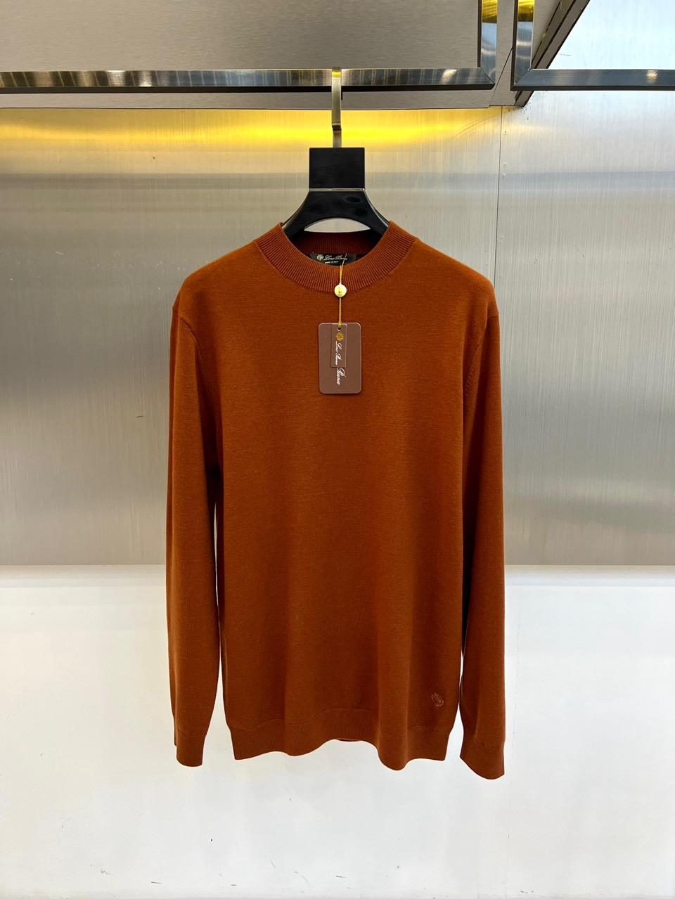 lP🆕、25FW/新品圆领套头羊毛衫，定制抗起球精细绵羊毛，腈纶29.3%聚酯纤维27.1%莱赛尔纤维2