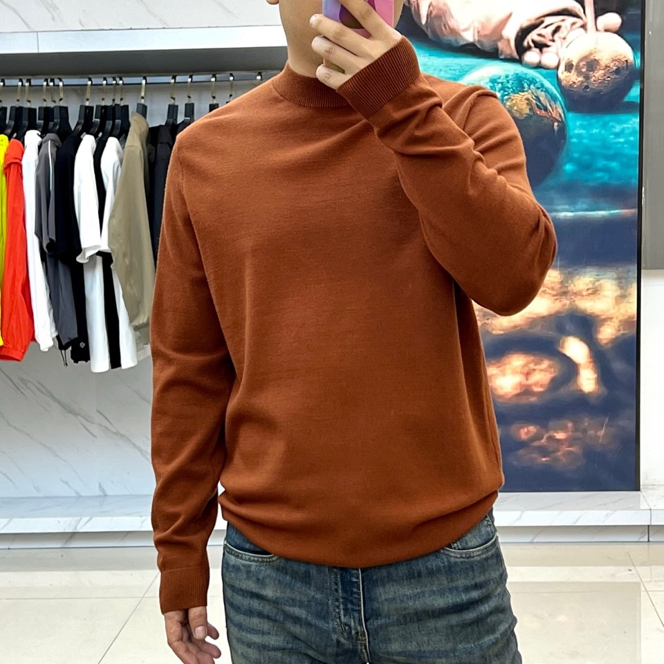 lP🆕、25FW/新品圆领套头羊毛衫，定制抗起球精细绵羊毛，腈纶29.3%聚酯纤维27.1%莱赛尔纤维2