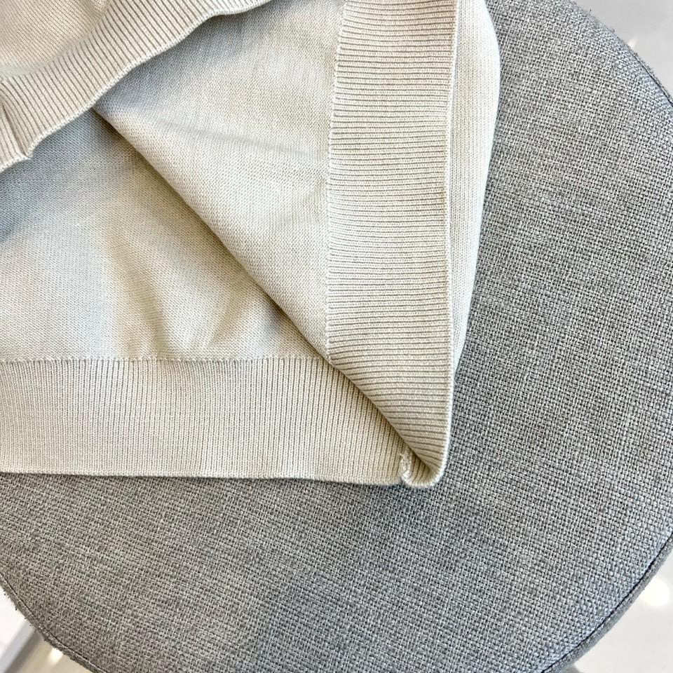 lP🆕、25FW/新品圆领套头羊毛衫，定制抗起球精细绵羊毛，腈纶29.3%聚酯纤维27.1%莱赛尔纤维2