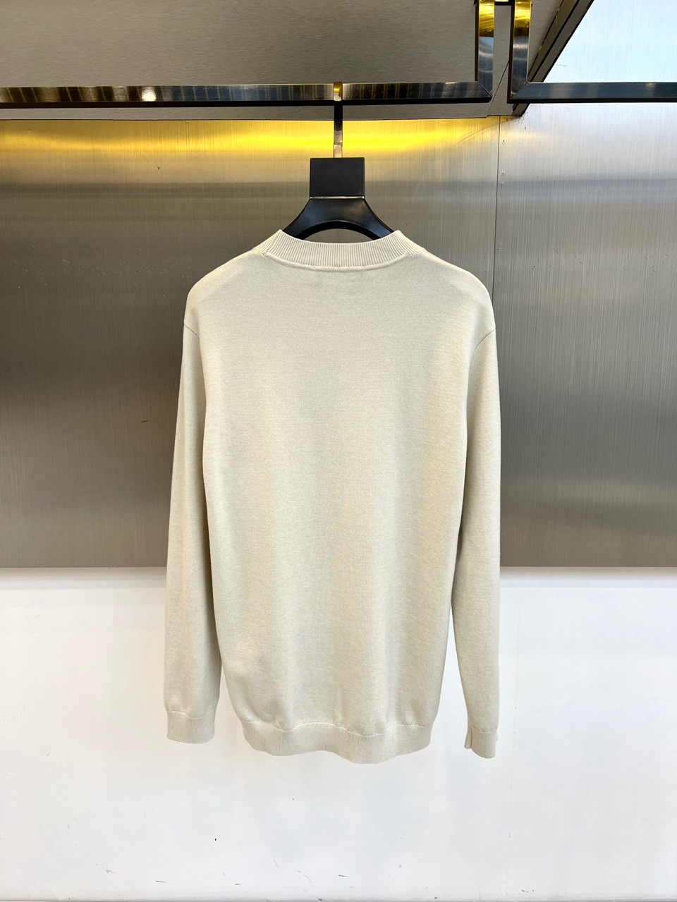 lP🆕、25FW/新品圆领套头羊毛衫，定制抗起球精细绵羊毛，腈纶29.3%聚酯纤维27.1%莱赛尔纤维2