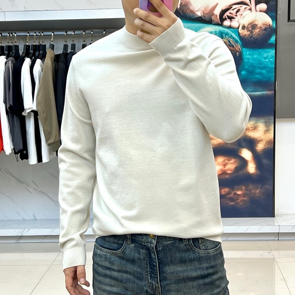 lP🆕、25FW/新品圆领套头羊毛衫，定制抗起球精细绵羊毛，腈纶29.3%聚酯纤维27.1%莱赛尔纤维2