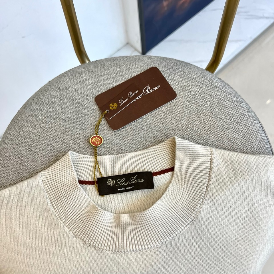 lP🆕、25FW/新品圆领套头羊毛衫，定制抗起球精细绵羊毛，腈纶29.3%聚酯纤维27.1%莱赛尔纤维2