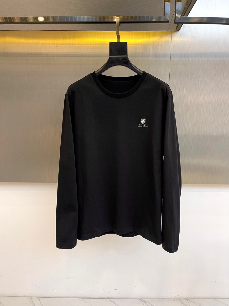LORO PIANA 2025秋冬新款男士长袖T，采用lP🆕标志性的Baby Cashmere®超细纤维