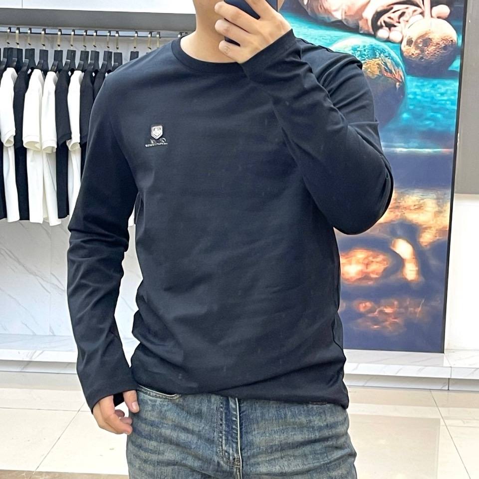 LORO PIANA 2025秋冬新款男士长袖T，采用lP🆕标志性的Baby Cashmere®超细纤维