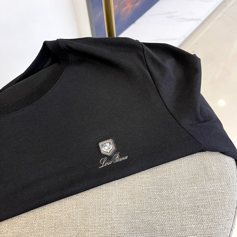 LORO PIANA 2025秋冬新款男士长袖T，采用lP🆕标志性的Baby Cashmere®超细纤维
