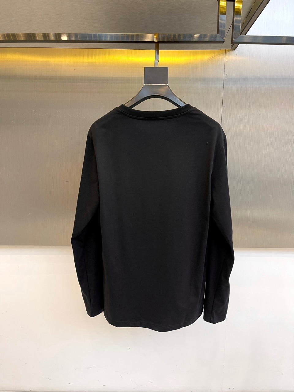 LORO PIANA 2025秋冬新款男士长袖T，采用lP🆕标志性的Baby Cashmere®超细纤维