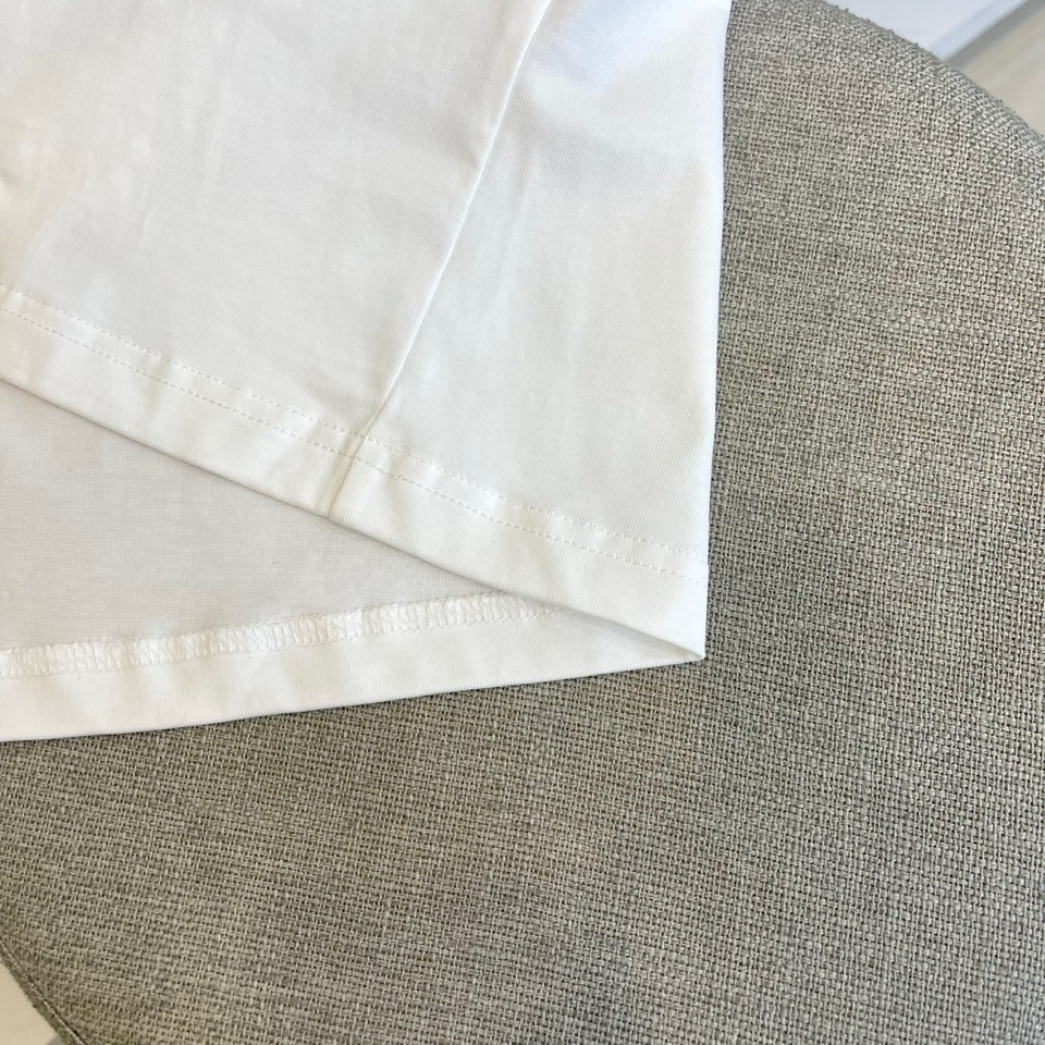 LORO PIANA 2025秋冬新款男士长袖T，采用lP🆕标志性的Baby Cashmere®超细纤维