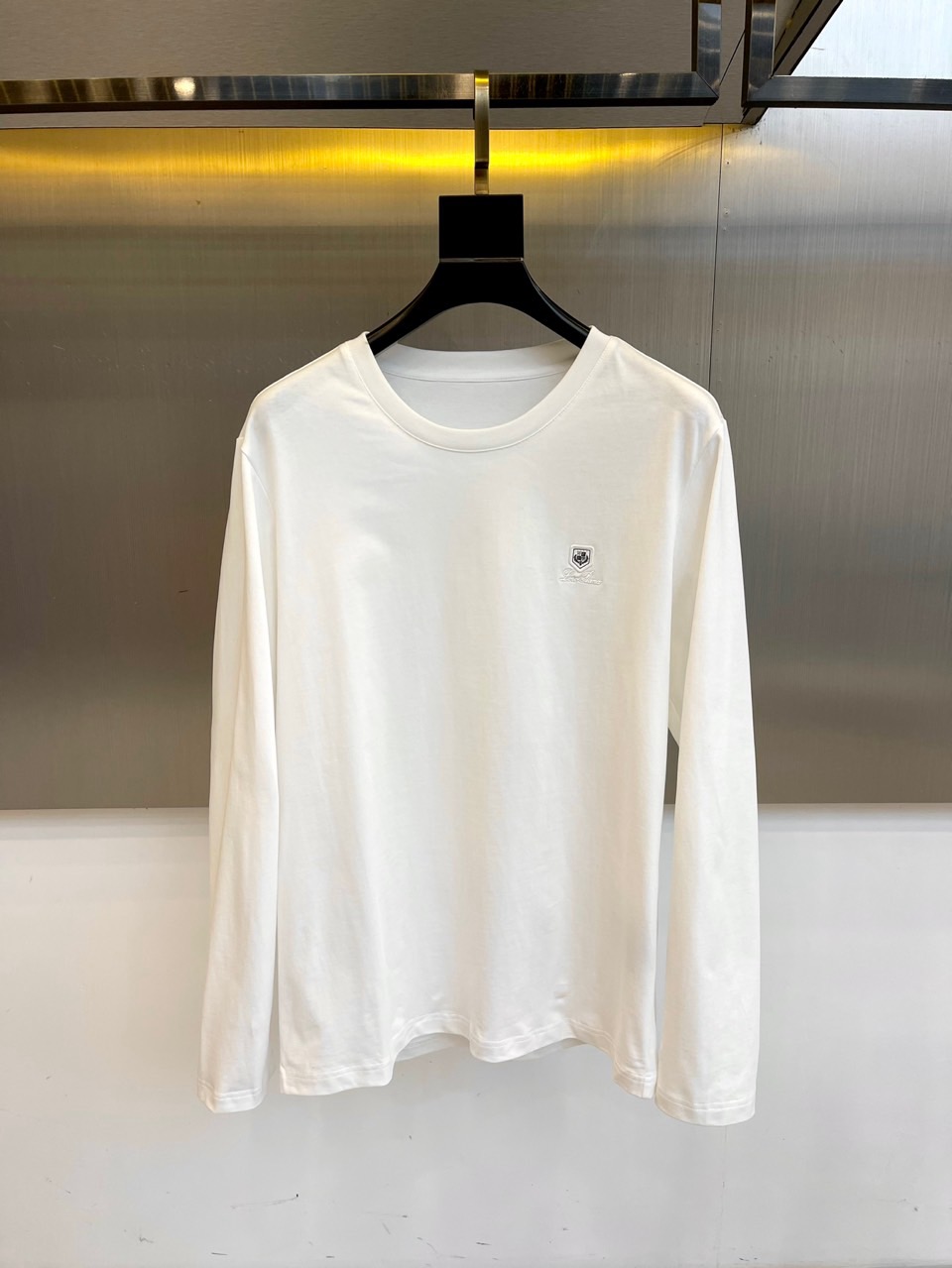 LORO PIANA 2025秋冬新款男士长袖T，采用lP🆕标志性的Baby Cashmere®超细纤维