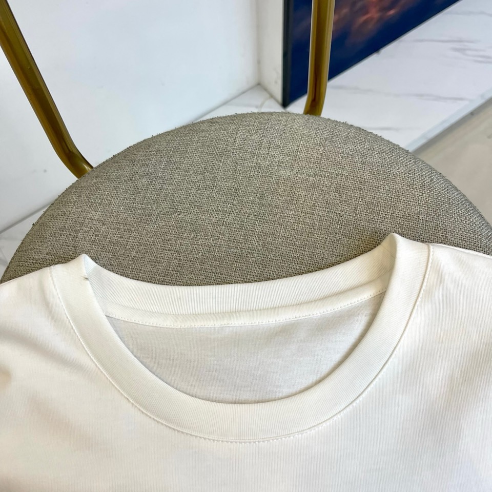 LORO PIANA 2025秋冬新款男士长袖T，采用lP🆕标志性的Baby Cashmere®超细纤维