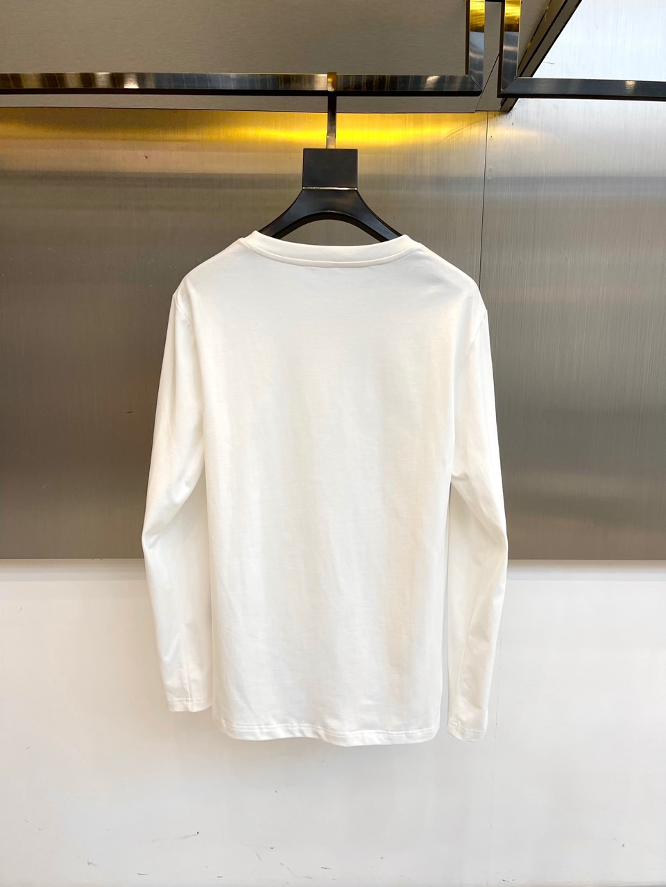 LORO PIANA 2025秋冬新款男士长袖T，采用lP🆕标志性的Baby Cashmere®超细纤维