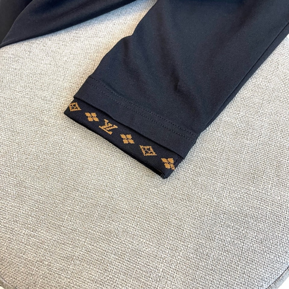 1v、2025秋冬男士系列 | 纯粹奢华，细节制胜精选高级棉质面料，以纯净为底，打造低调奢华的日常必备。