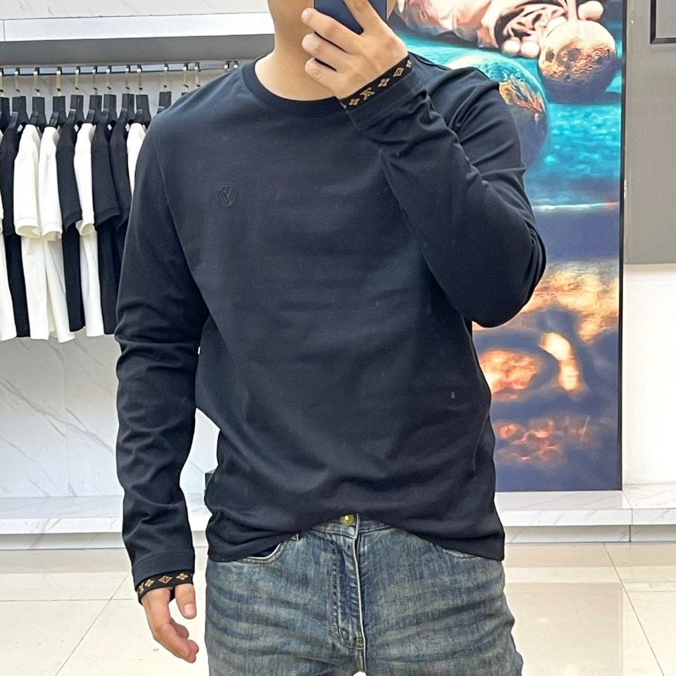 1v、2025秋冬男士系列 | 纯粹奢华，细节制胜精选高级棉质面料，以纯净为底，打造低调奢华的日常必备。