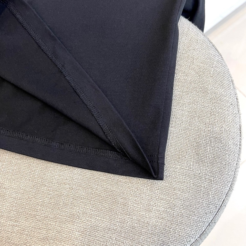 1v、2025秋冬男士系列 | 纯粹奢华，细节制胜精选高级棉质面料，以纯净为底，打造低调奢华的日常必备。