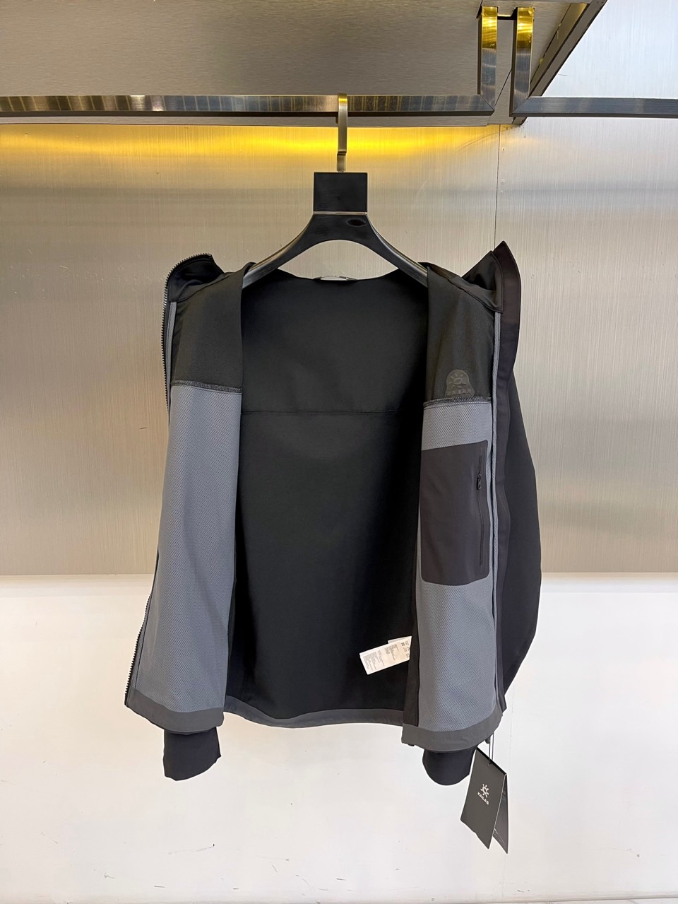 KAILAS凯乐石、2025秋冬机能夹克 | 山系美学，都市穿梭54%锦纶+36%聚酯纤维+10%氨纶的