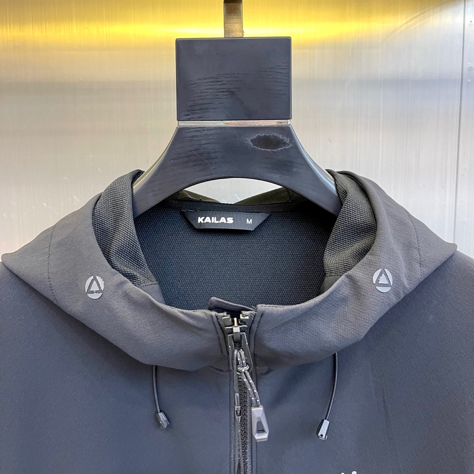 KAILAS凯乐石、2025秋冬机能夹克 | 山系美学，都市穿梭54%锦纶+36%聚酯纤维+10%氨纶的