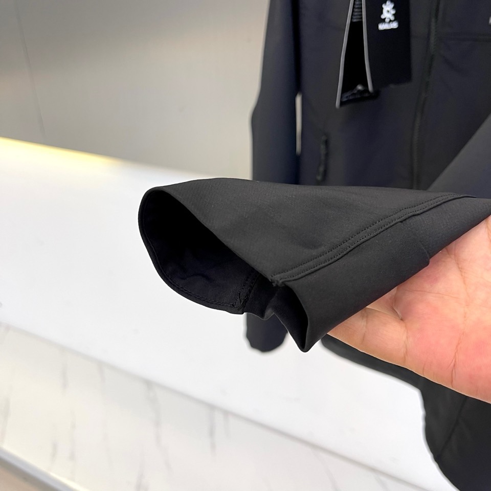 KAILAS凯乐石、2025秋冬机能夹克 | 山系美学，都市穿梭54%锦纶+36%聚酯纤维+10%氨纶的