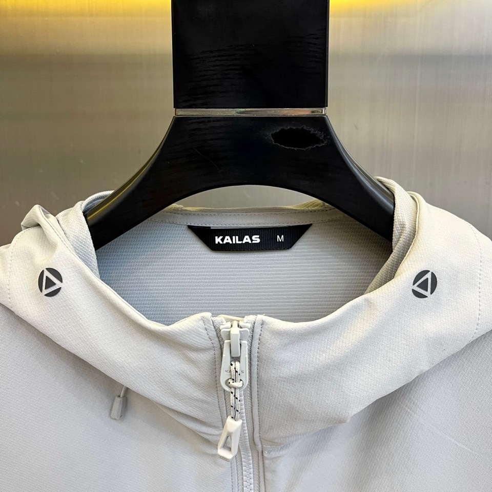 KAILAS凯乐石、2025秋冬机能夹克 | 山系美学，都市穿梭54%锦纶+36%聚酯纤维+10%氨纶的