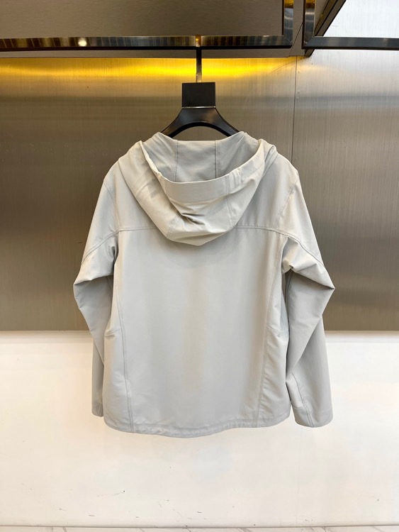 KAILAS凯乐石、2025秋冬机能夹克 | 山系美学，都市穿梭54%锦纶+36%聚酯纤维+10%氨纶的