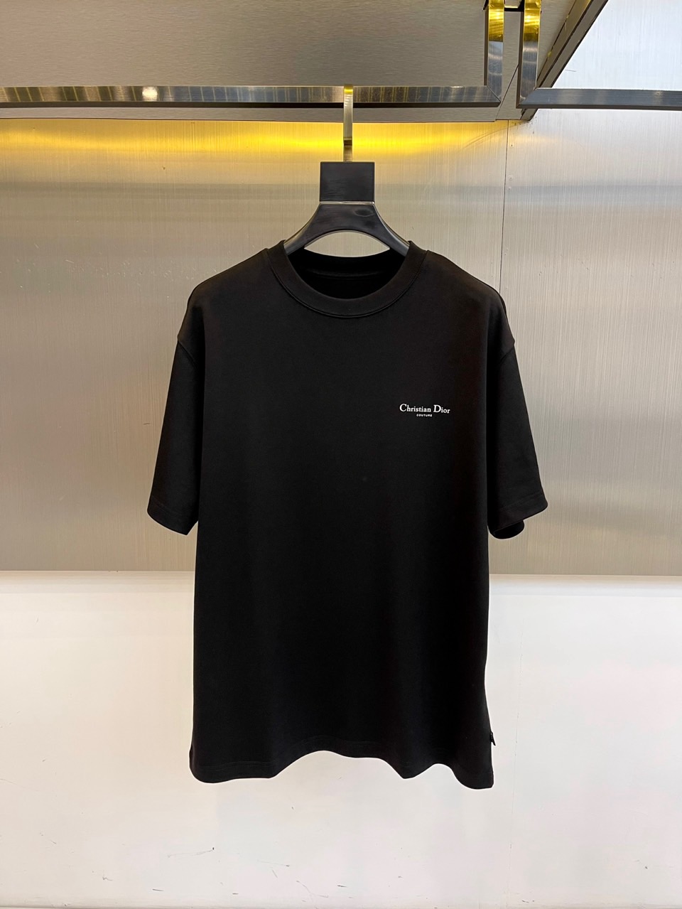 Dio迪奥、2025秋冬中袖打底衫。左胸烫金