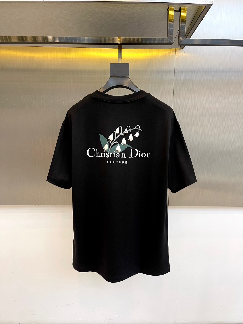 Dio迪奥、2025秋冬中袖打底衫。左胸烫金