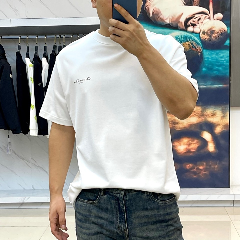 Dio迪奥、2025秋冬中袖打底衫。左胸烫金