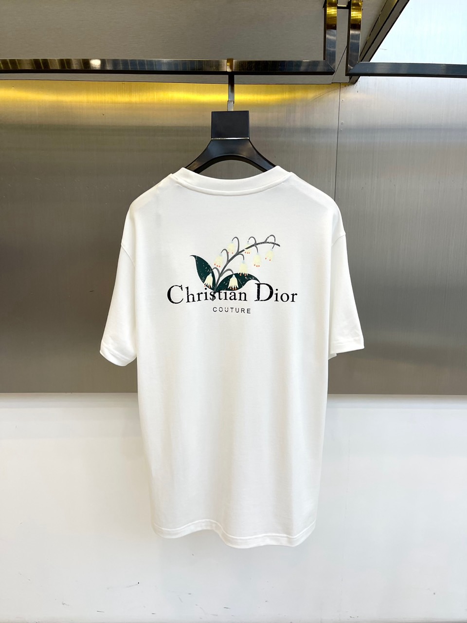 Dio迪奥、2025秋冬中袖打底衫。左胸烫金