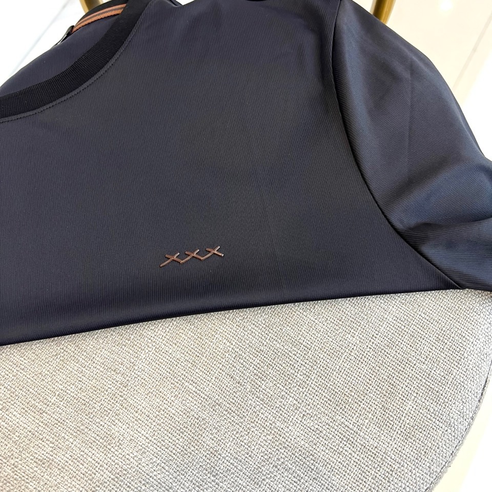 杰尼亚、2025春夏新品发售新品短袖T恤。采用进口欧棉面料，温儒柔软 细腻柔软 上身自然是舒适 凉爽，经