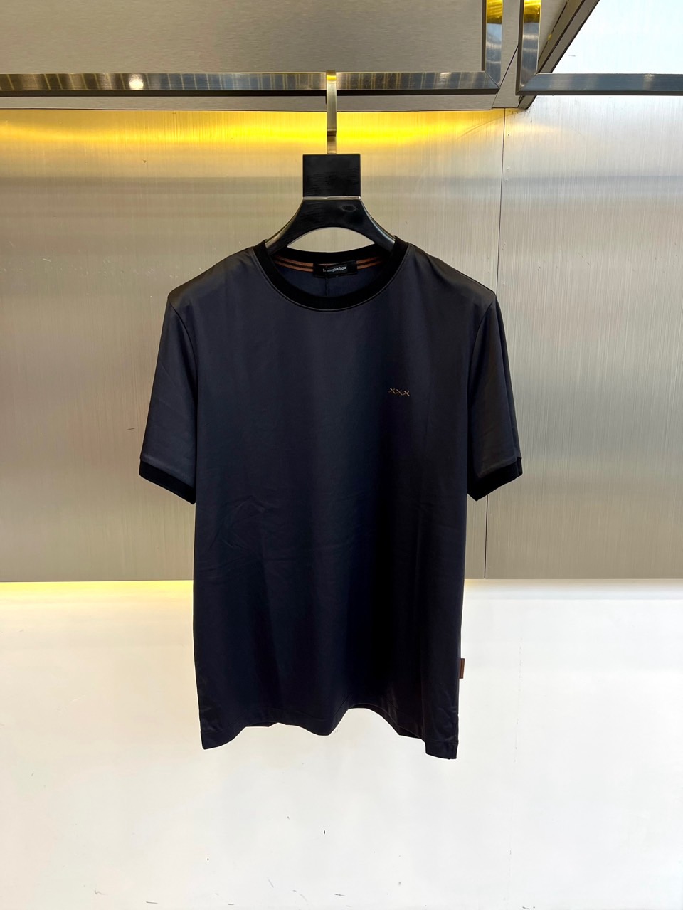 杰尼亚、2025春夏新品发售新品短袖T恤。采用进口欧棉面料，温儒柔软 细腻柔软 上身自然是舒适 凉爽，经