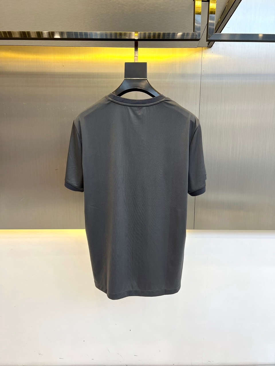 杰尼亚、2025春夏新品发售新品短袖T恤。采用进口欧棉面料，温儒柔软 细腻柔软 上身自然是舒适 凉爽，经