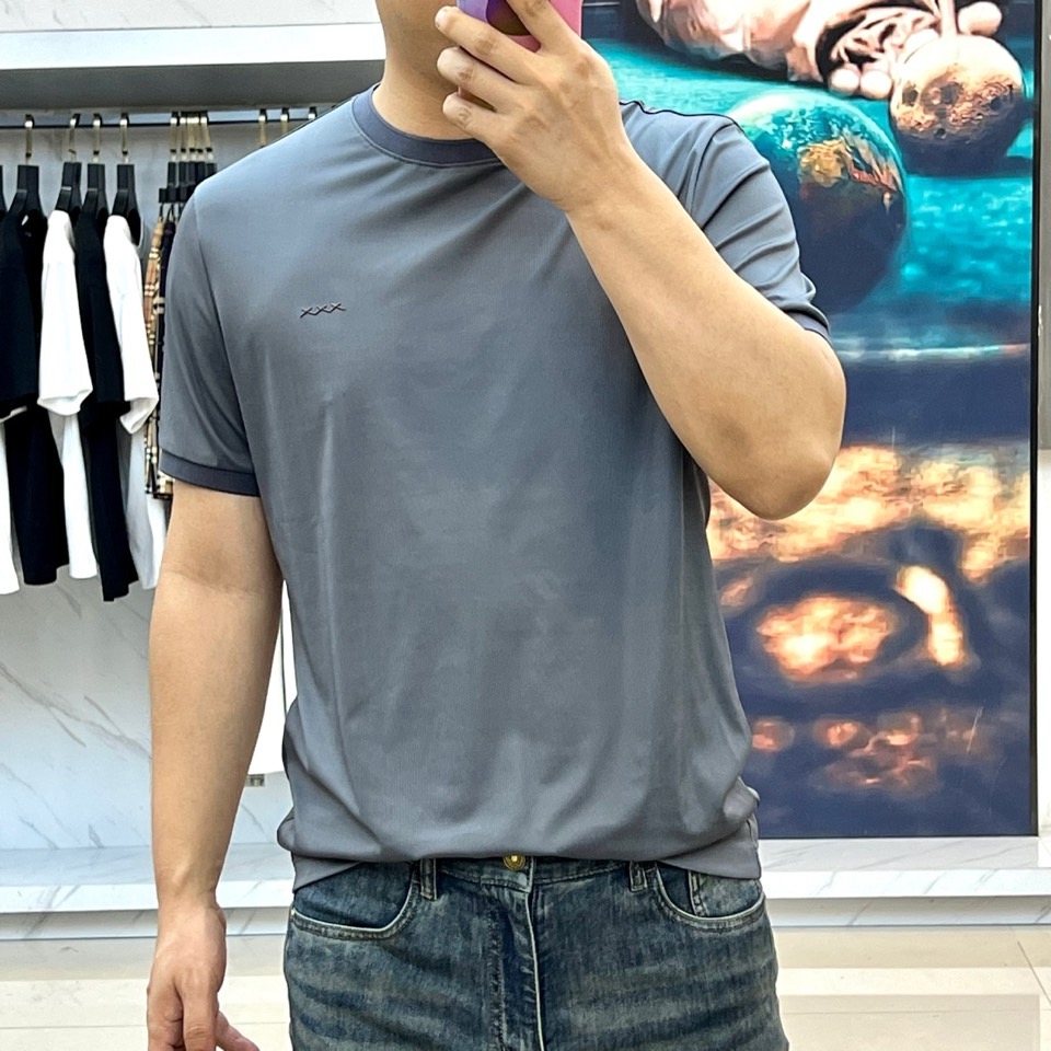 杰尼亚、2025春夏新品发售新品短袖T恤。采用进口欧棉面料，温儒柔软 细腻柔软 上身自然是舒适 凉爽，经