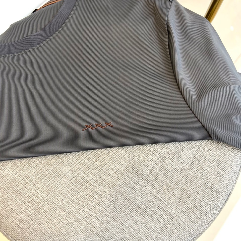 杰尼亚、2025春夏新品发售新品短袖T恤。采用进口欧棉面料，温儒柔软 细腻柔软 上身自然是舒适 凉爽，经